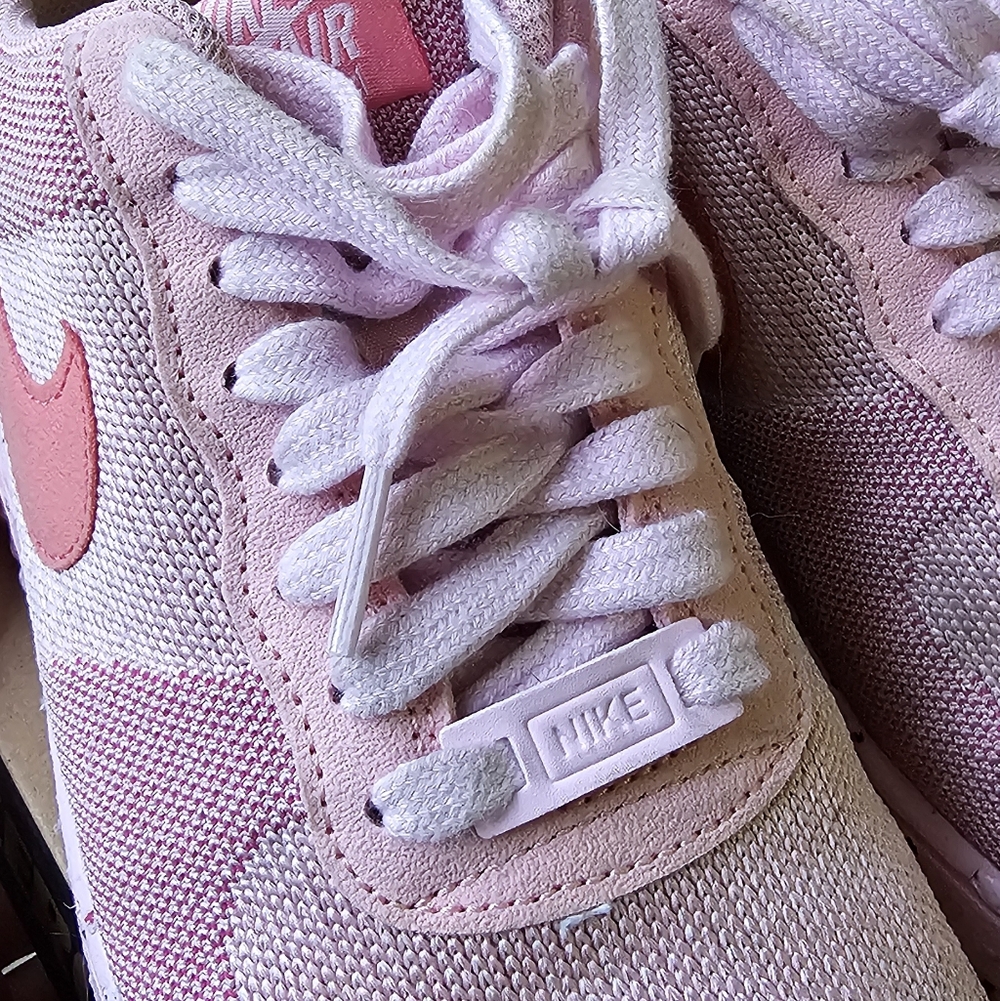 Women's Size 9 Nike AF1 Pink Crater Flyknit Sneakers - Picture 6 of 10